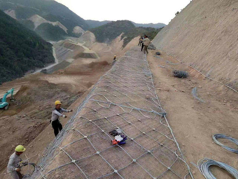 邊坡防護網(wǎng)對鐵路建設是非常重要的